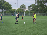 Laatste training S.K.N.W.K. JO10-1 (partijtje tegen de ouders) van woensdag 22 mei 2024 (98/133)